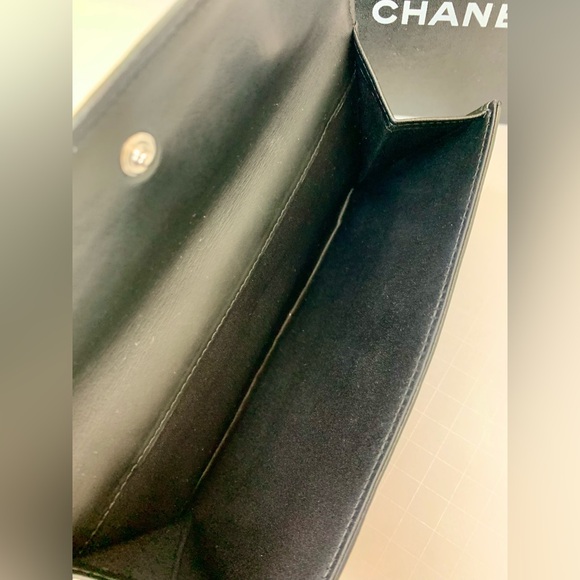 Chanel Camellia Accent Black Leather Wallet. Box & Authenticity Card included. - Picture 14 of 14
